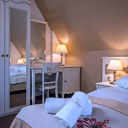 Carlina & Hotell 3*
